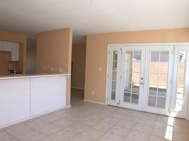 4111 East Apollo Road Phoenix, AZ 85042 - Photo 4 of 9 FR2