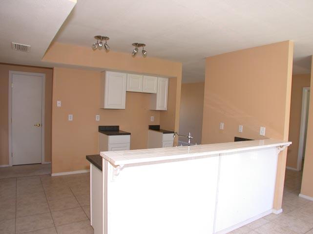 4111 East Apollo Road Phoenix, AZ 85042 - Photo 5 of 9 KI
