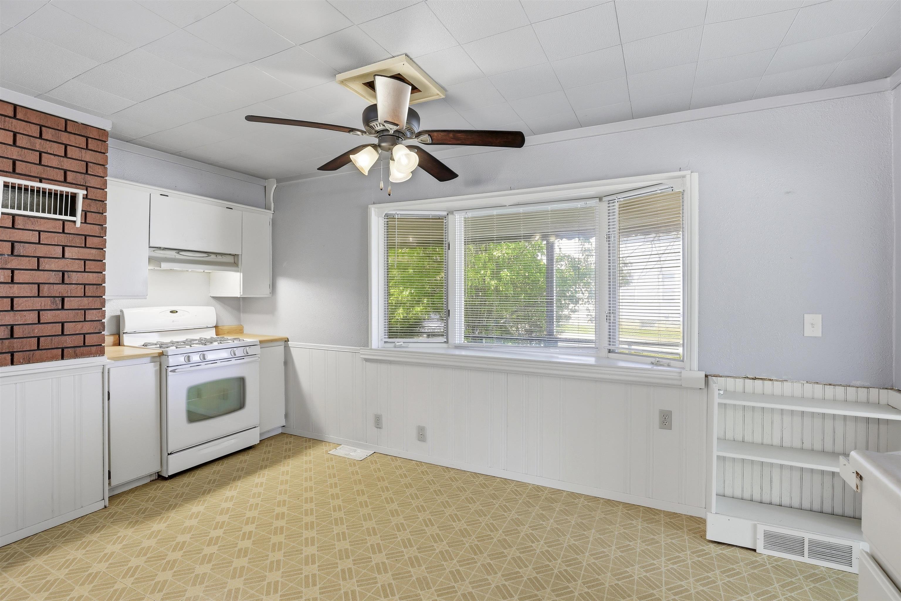521 East Calumet Street Appleton, WI 54915 - Photo 7 of 20