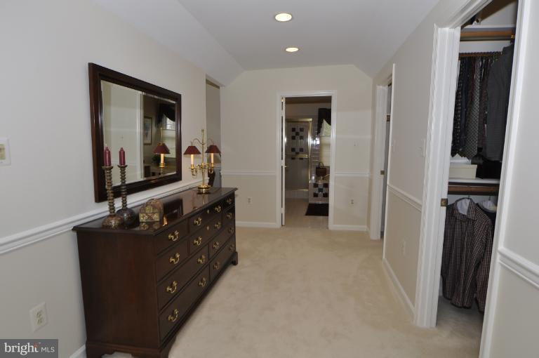 406 Ridge Road Southwest Vienna, VA 22180 - Photo 17 of 28