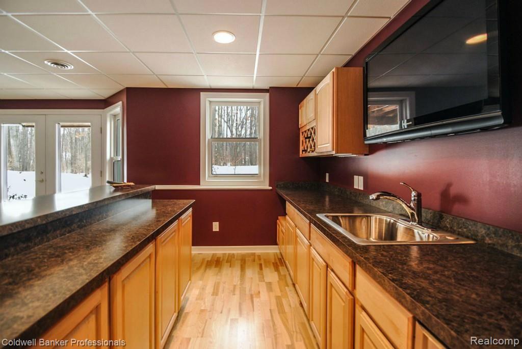 7558 Timber Ridge Court Dexter, MI 48130 - Photo 38 of 50 MLS31_LL_kitchenette.jpg