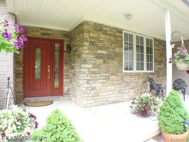 2242 Moorlands Howell, MI 48855 - Photo 3 of 54 066.jpg