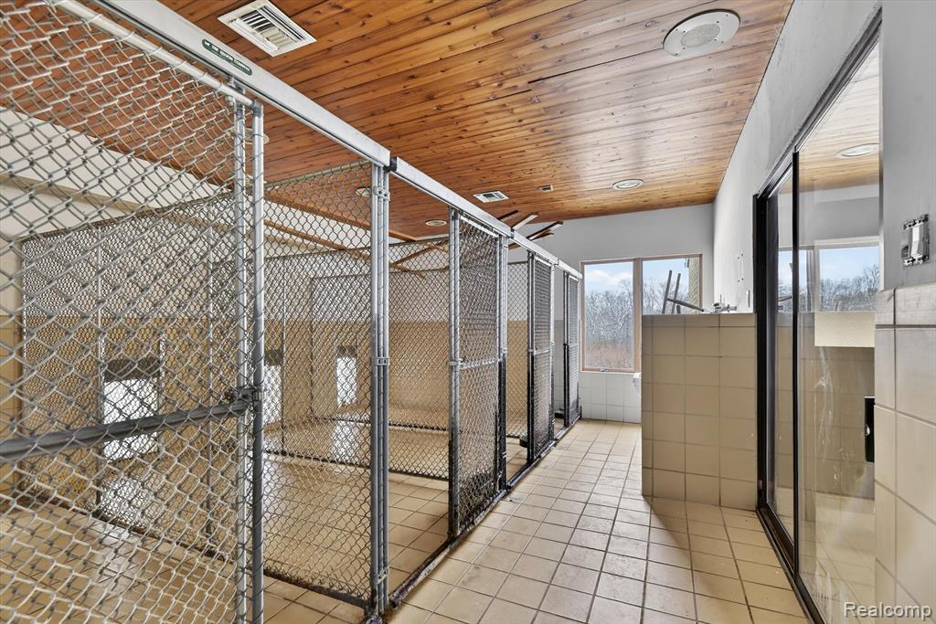 2551 Patterson Lake Road Pinckney, MI 48169 - Photo 78 of 95