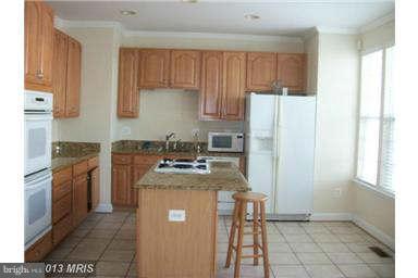 650 Springhouse Square Southeast Leesburg, VA 20175 - Photo 3 of 11 Kitchen