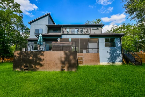 a view of a house with a backyard