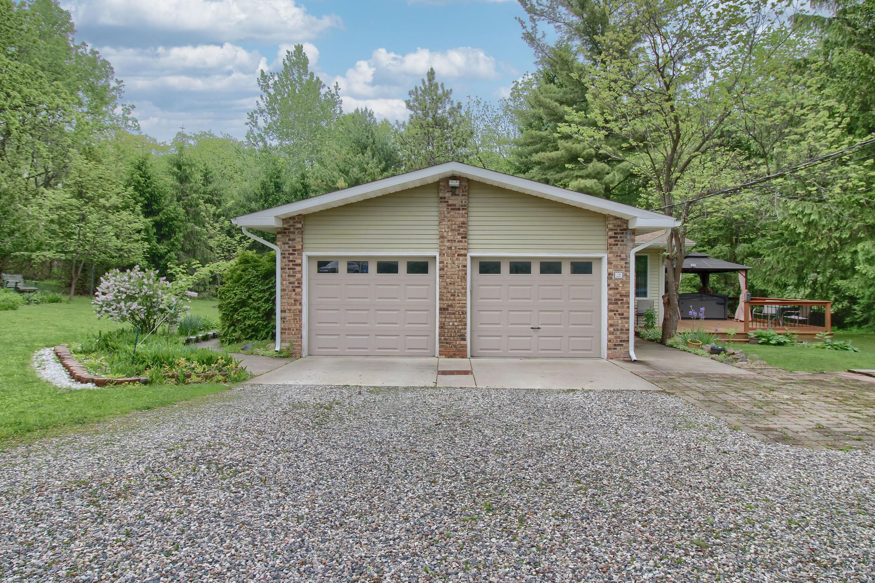 39 Judd Road Milan, MI 48160 - Photo 29 of 32 Side