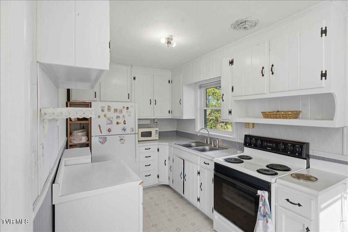 203 Hemlock Road Bristol, TN 37620 - Photo 9 of 34 04-DSC07446