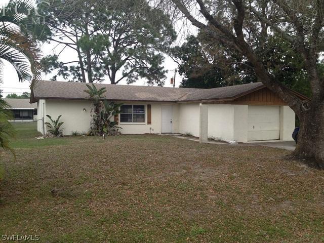 a view of a house with a backyard
