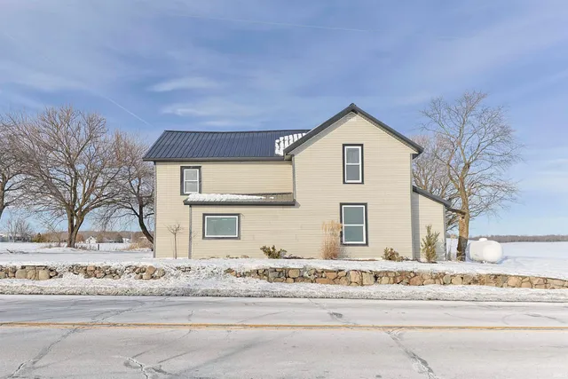 $225,000 | 18187 Highway 6, Syracuse, IN 46567