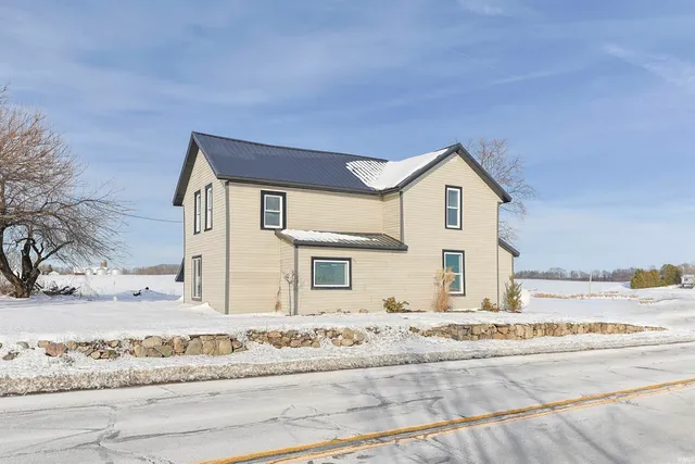 $225,000 | 18187 Highway 6, Syracuse, IN 46567