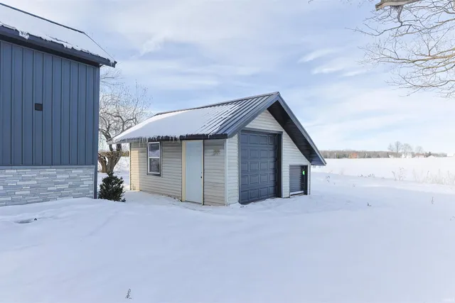 $225,000 | 18187 Highway 6, Syracuse, IN 46567