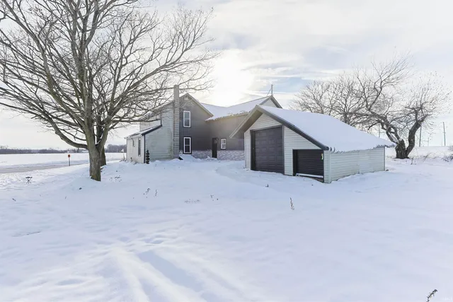 $225,000 | 18187 Highway 6, Syracuse, IN 46567