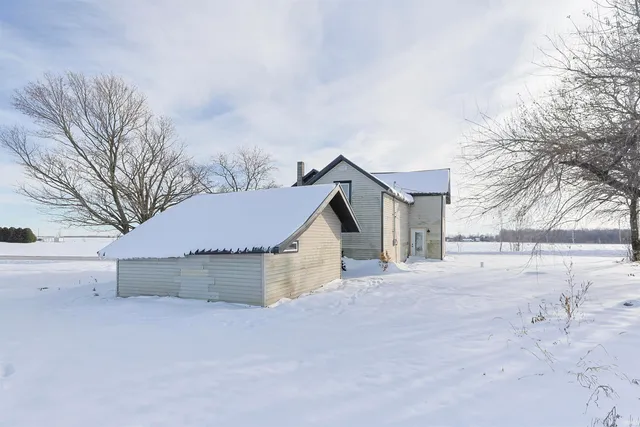 $225,000 | 18187 Highway 6, Syracuse, IN 46567