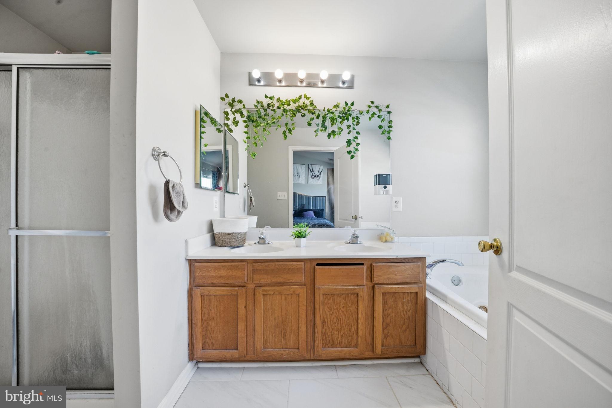 15420 Kennett Square Way Brandywine, MD 20613 - Photo 17 of 32 a en suite bathroom with a sink and a mirror