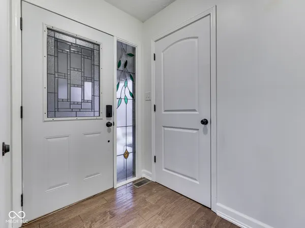 $229,900 | 209 Brighton Court, Greenwood, IN 46143