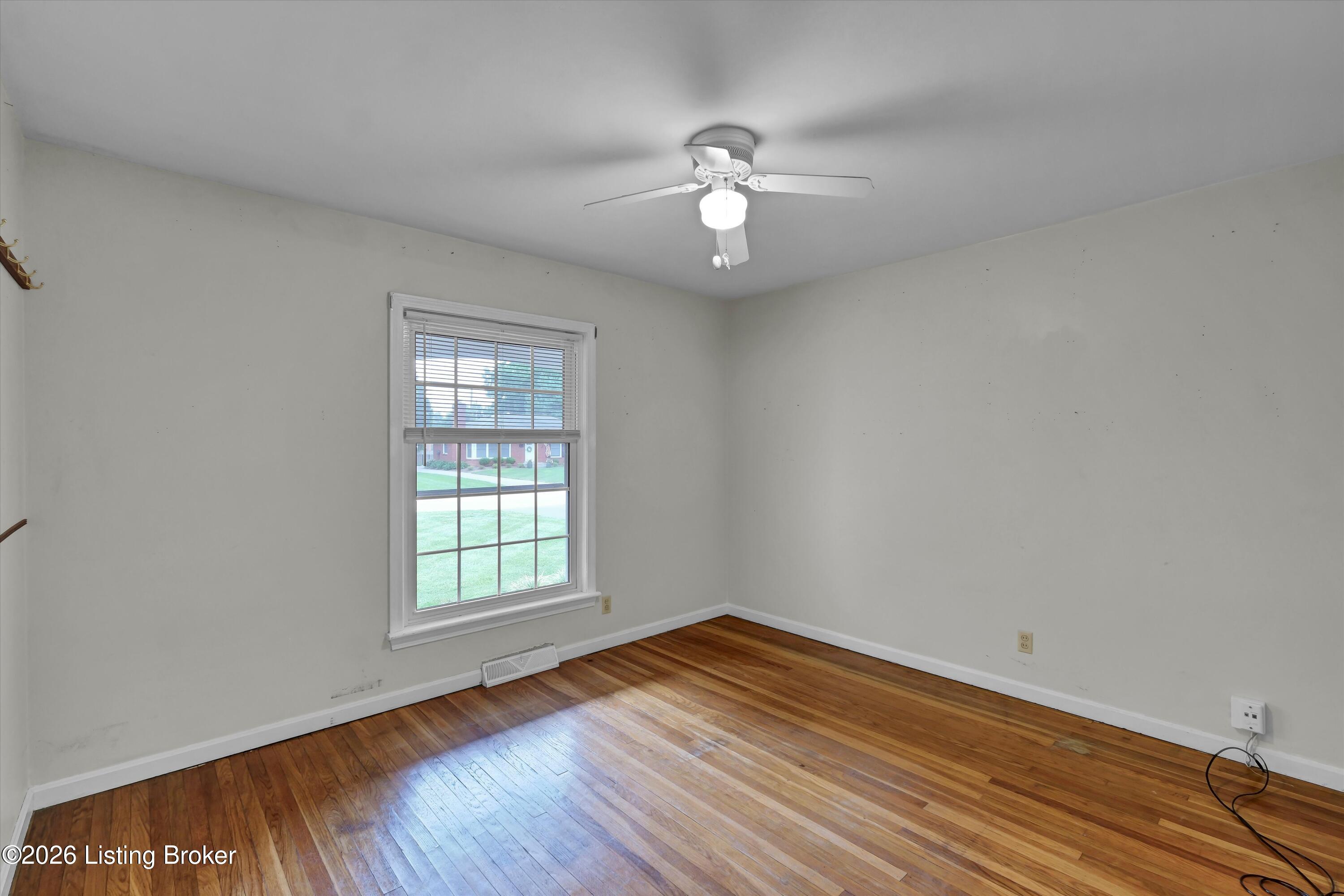 6901 Greenlawn Road Louisville, KY 40222 - Photo 23 of 44 Bedroom 3 (front of the house)