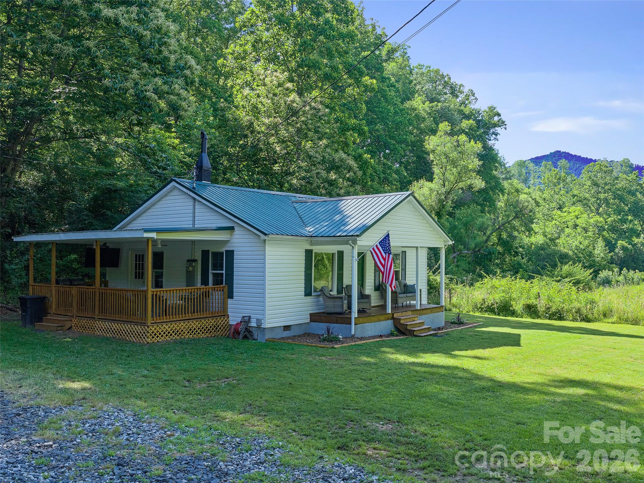 232 Langford Branch Road Burnsville, NC 28714 - Photo 1 of 27