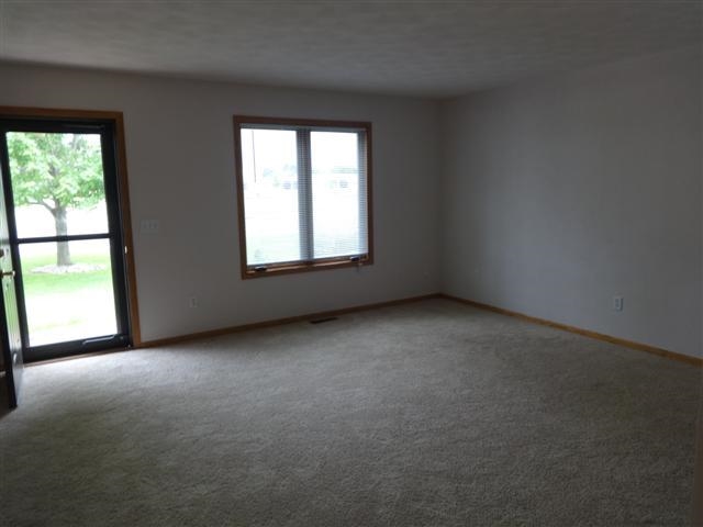 1255 Newcastle Road Washington, IL 61571 - Photo 3 of 19 Gallery Image 3