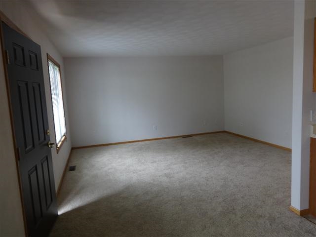 1255 Newcastle Road Washington, IL 61571 - Photo 4 of 19 Gallery Image 4