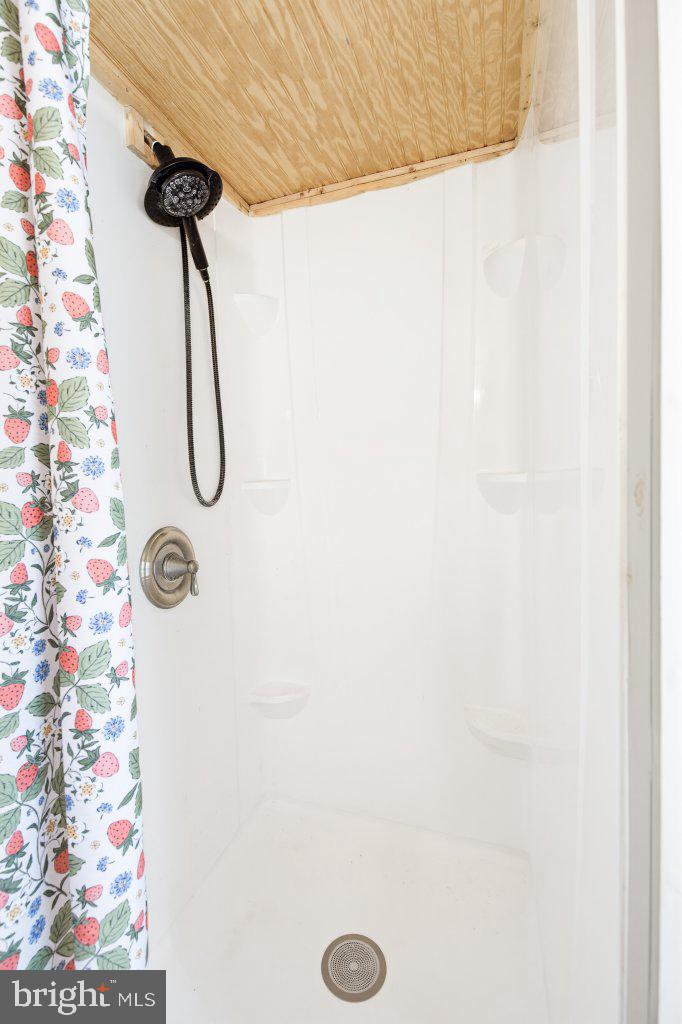 801 Old Commons Road Windsor, PA 17366 - Photo 15 of 43 Full bath stall shower