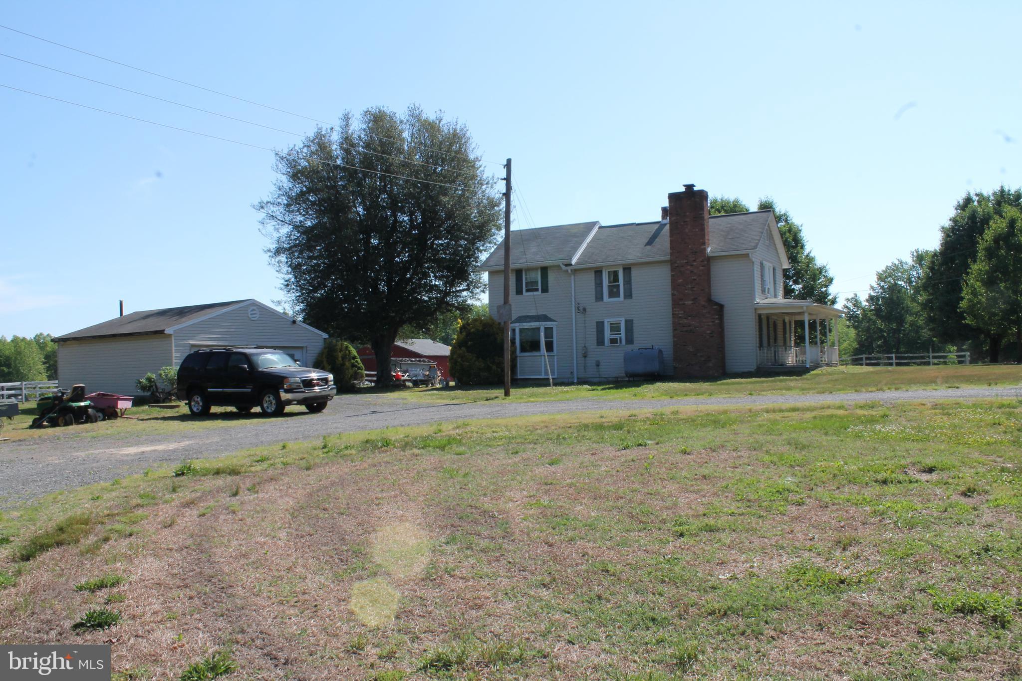 6031 Hickory Ridge Road Spotsylvania, VA 22551 - Photo 5 of 28 left side of house