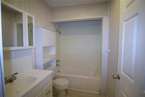 $1,450 | 20 White Oak Drive, Unit A, Huntsville, TX 77320