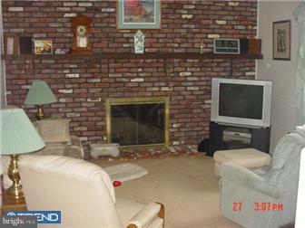 6 Chesterfield Road Sewell, NJ 08080 - Photo 3 of 8 Family Room