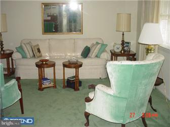 6 Chesterfield Road Sewell, NJ 08080 - Photo 4 of 8 Living Room