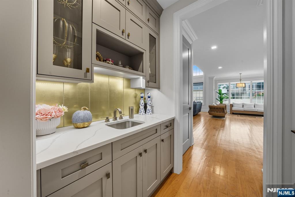 146 Stuart Street Paramus, NJ 07652 - Photo 13 of 45