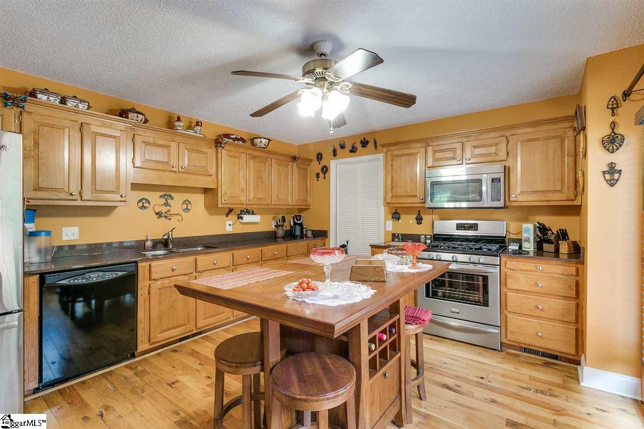 216 Larkwood Road Liberty, SC 29657 - Photo 5 of 31