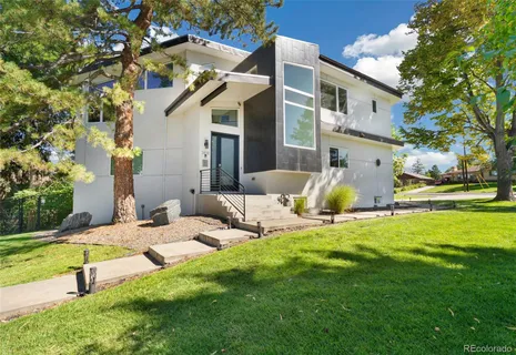 a view of a house with backyard and sitting area