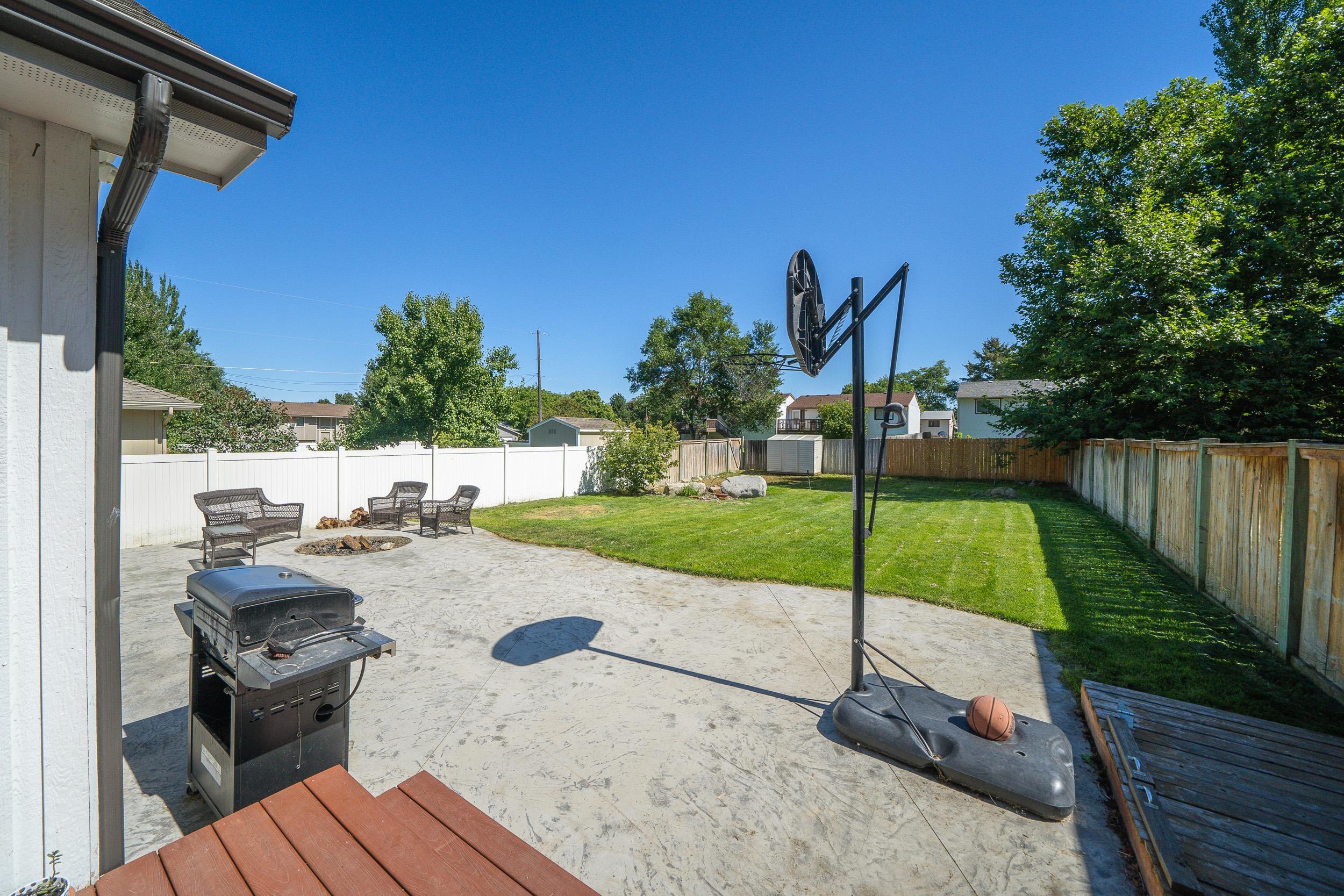 805 South Rees Lane Spokane Valley, WA 99037 - Photo 27 of 33