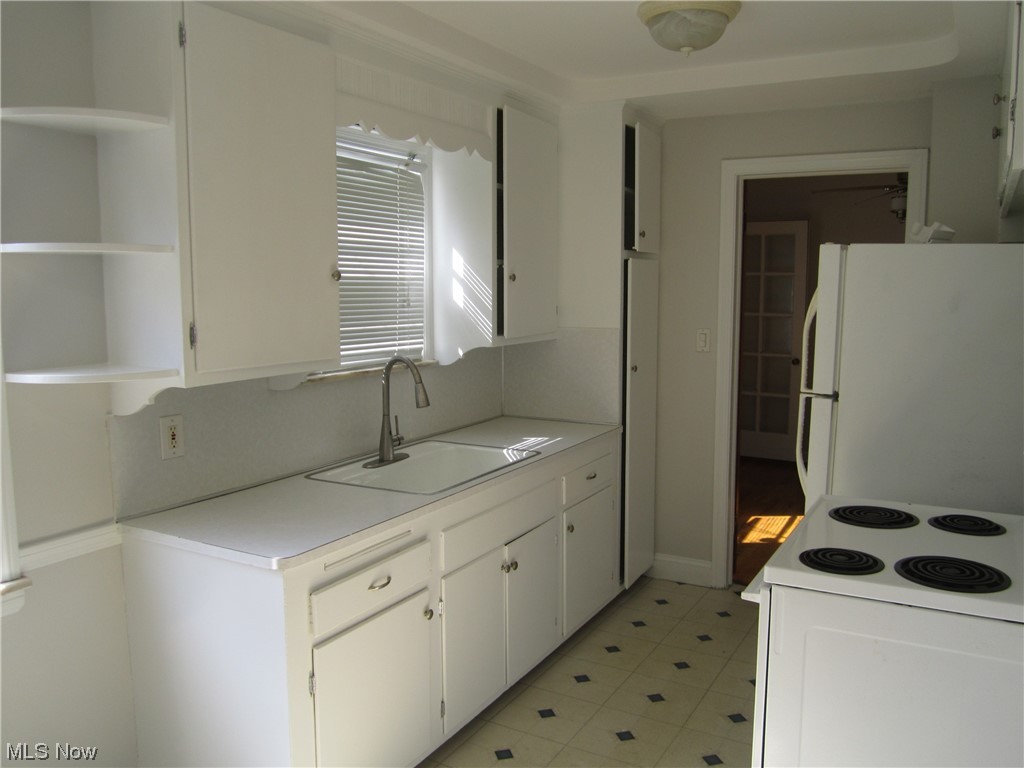 3812 Warrendale Road Cleveland, OH 44118 - Photo 14 of 32 Large porcelain sink with stainless steel sprayer hose