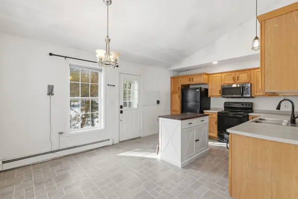 $394,999 | 2 Oak Court, Northwood, NH 03261