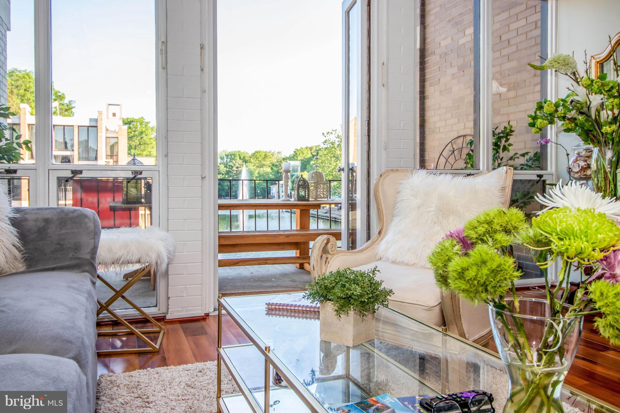 1622 Chimney House Road Reston, VA 20190 - Photo 5 of 30 Living Room