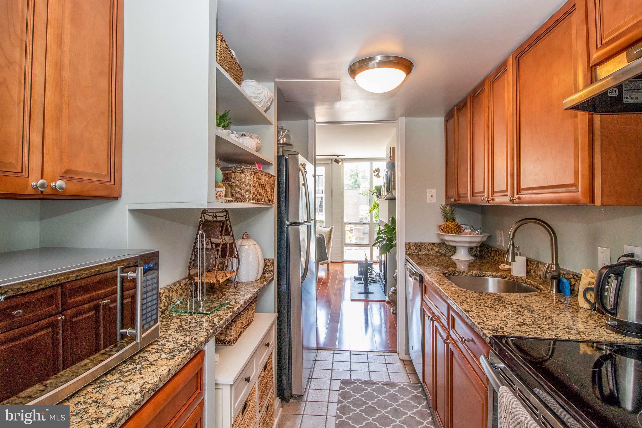 1622 Chimney House Road Reston, VA 20190 - Photo 6 of 30 Kitchen