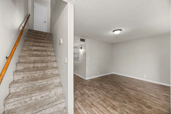 $1,550 | 11002 Hammerly Boulevard, Unit 214, Houston, TX 77043