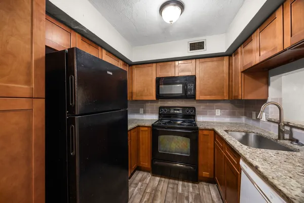 $1,550 | 11002 Hammerly Boulevard, Unit 214, Houston, TX 77043