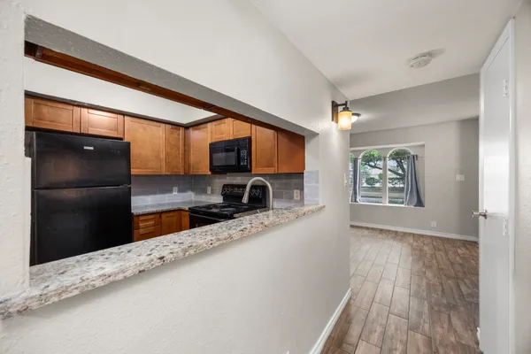 $1,550 | 11002 Hammerly Boulevard, Unit 214, Houston, TX 77043