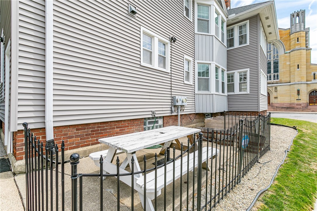 525 Oxford Street Rochester, NY 14607 - Photo 4 of 33