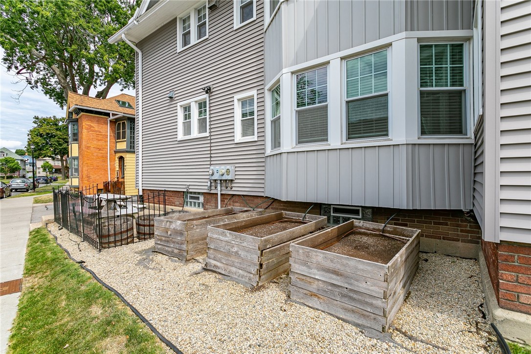 525 Oxford Street Rochester, NY 14607 - Photo 5 of 33