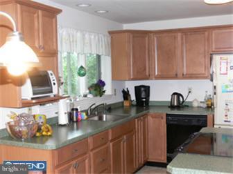 711 Oakbourne Road West Chester, PA 19382 - Photo 3 of 5 Kitchen