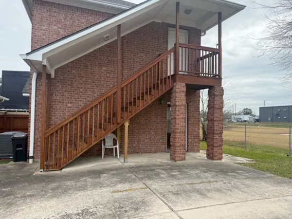 a view of entryway with outdoor area