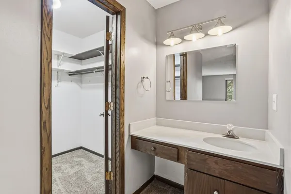 $220,000 | 6115 Lincoln Drive, Unit 152, Edina, MN 55436