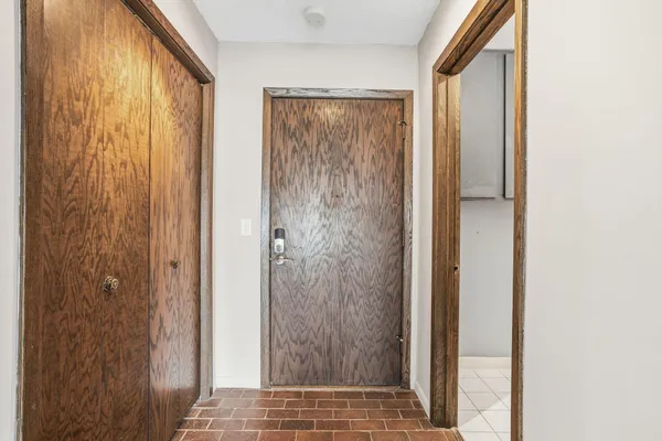 $220,000 | 6115 Lincoln Drive, Unit 152, Edina, MN 55436