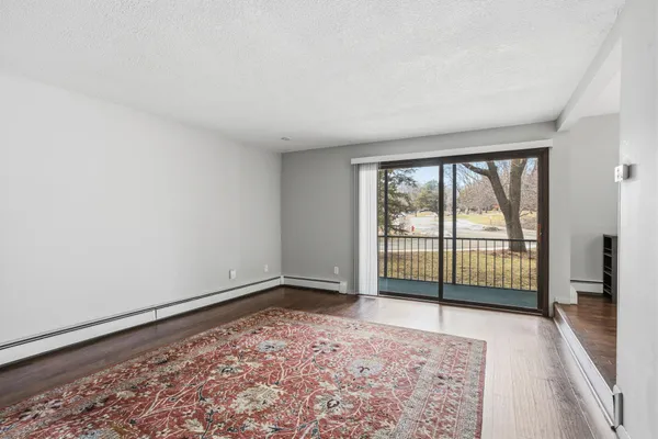 $220,000 | 6115 Lincoln Drive, Unit 152, Edina, MN 55436