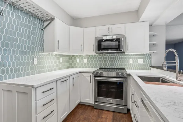 $220,000 | 6115 Lincoln Drive, Unit 152, Edina, MN 55436