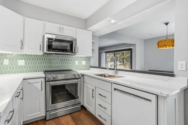 $220,000 | 6115 Lincoln Drive, Unit 152, Edina, MN 55436