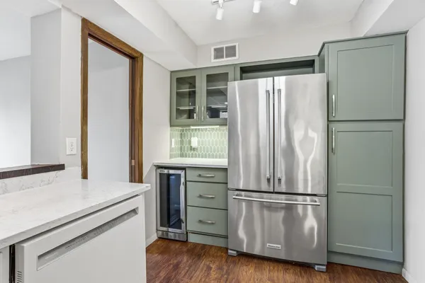 $220,000 | 6115 Lincoln Drive, Unit 152, Edina, MN 55436