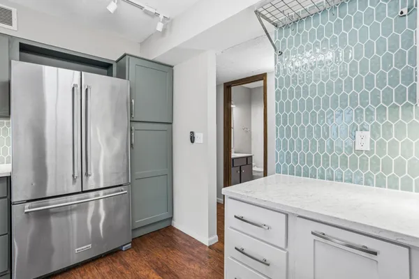 $220,000 | 6115 Lincoln Drive, Unit 152, Edina, MN 55436